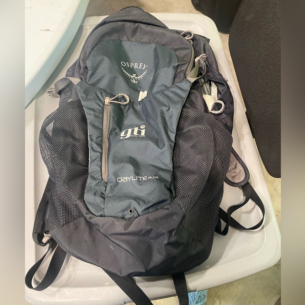 Osprey Daylite Plus gray backpack (GTI study tours logo)
